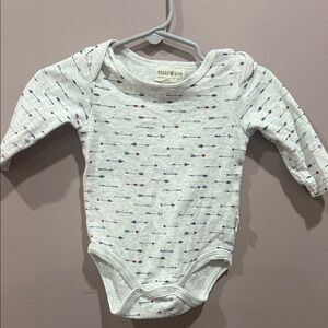 Gray Arrow Print Kids Bodysuit - Organic‎ Cotton, 3-6M